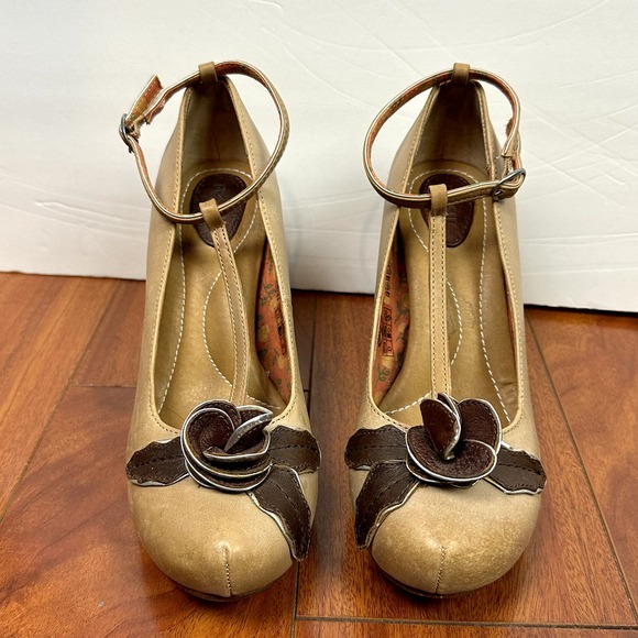 Fossil Shoes - Fossil Women's size 7.5 Flowerette T-Strap Pump Block Heel Shoes Brown Tan